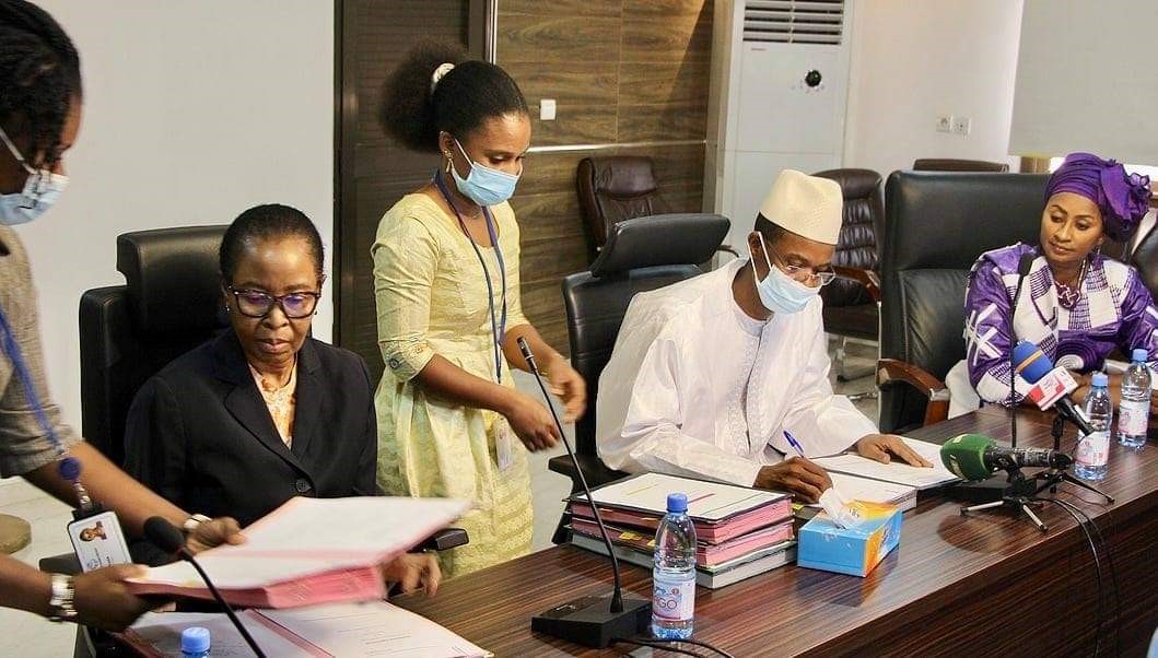 Aides d'urgence de la Banque Mondiale et du Fonds Monétaire International Face à la grave crise financière, les autorités souveraines du Mali courbent l'échine devant les institutions de Bretoon-Woods